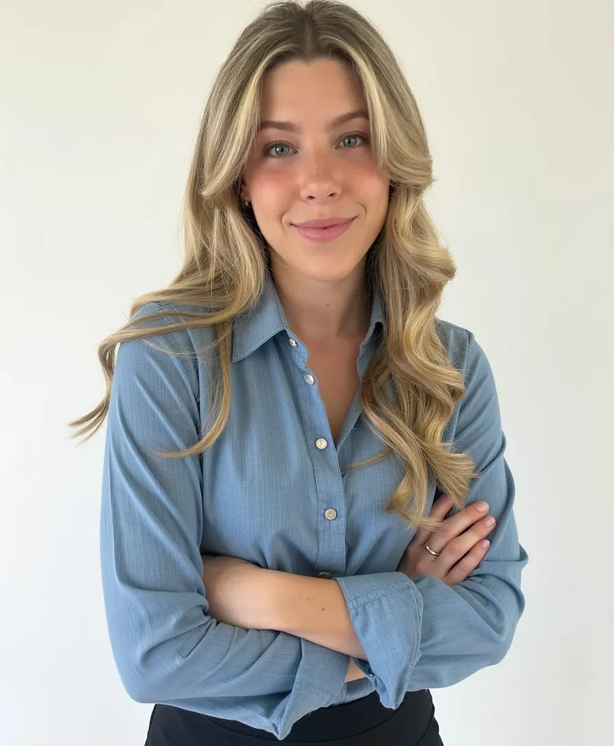 Hannah Chloe Nachum, Co-Founder of SIA Roofing, managing operations